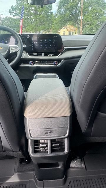 2027 Chevrolet Equinox FWD LT