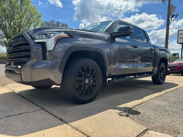 2025 Toyota Tundra 4WD SR5
